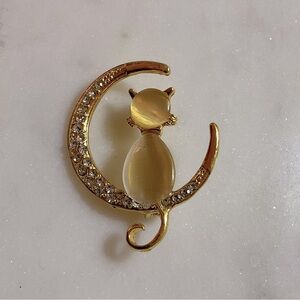 Crescent Moon Cat Brooch